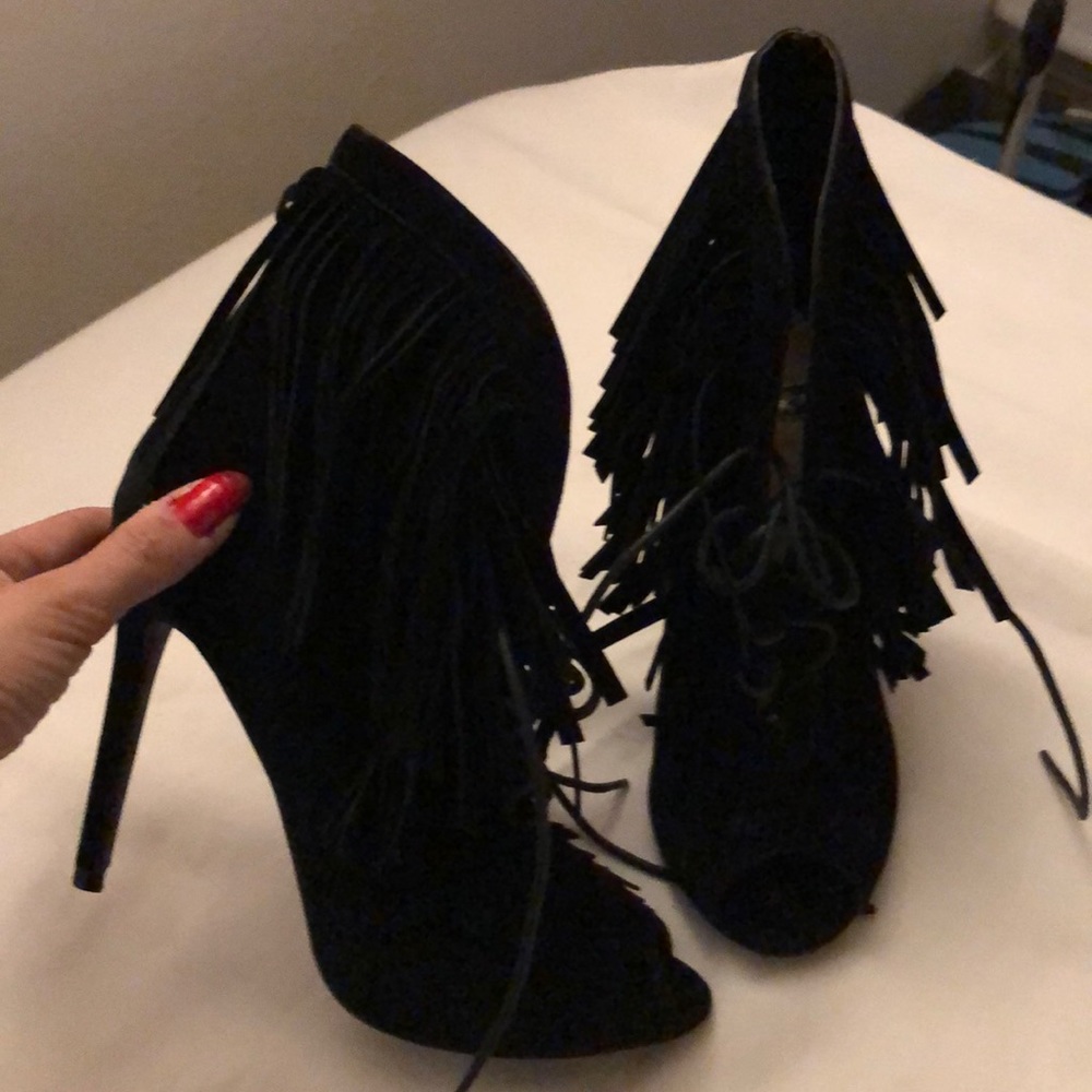 Cute black fringe stilettos size 7 1/2